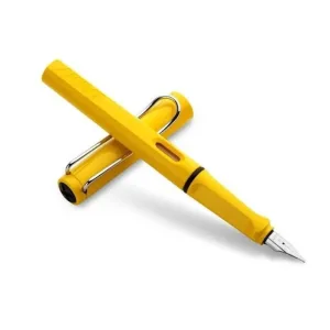 Lapicera Safari M amarilla con plumín metálico, vista de perfil