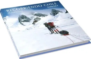Recorriendo Chile de norte a sur portada del libro fotográfico con paisaje de montaña y expedición