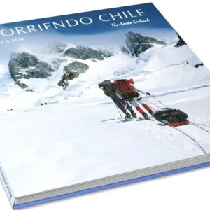 Recorriendo Chile de norte a sur portada del libro fotográfico con paisaje de montaña y expedición