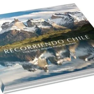 Recorriendo Chile una larga y delgada franja de colores portada del libro fotográfico sobre paisajes chilenos